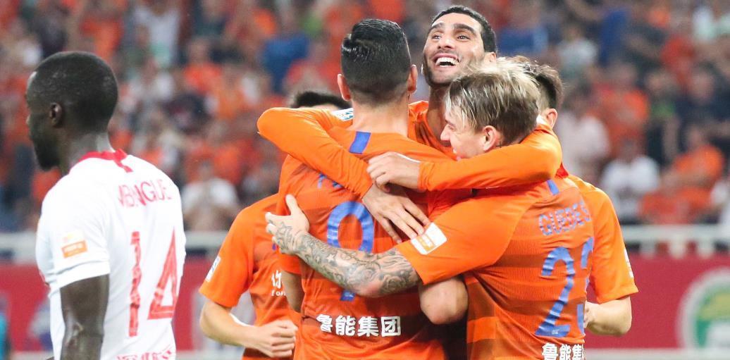 星空体育培训-重磅足坛消息：联赛竞争激烈，冠军悬念引发球迷热议的简单介绍