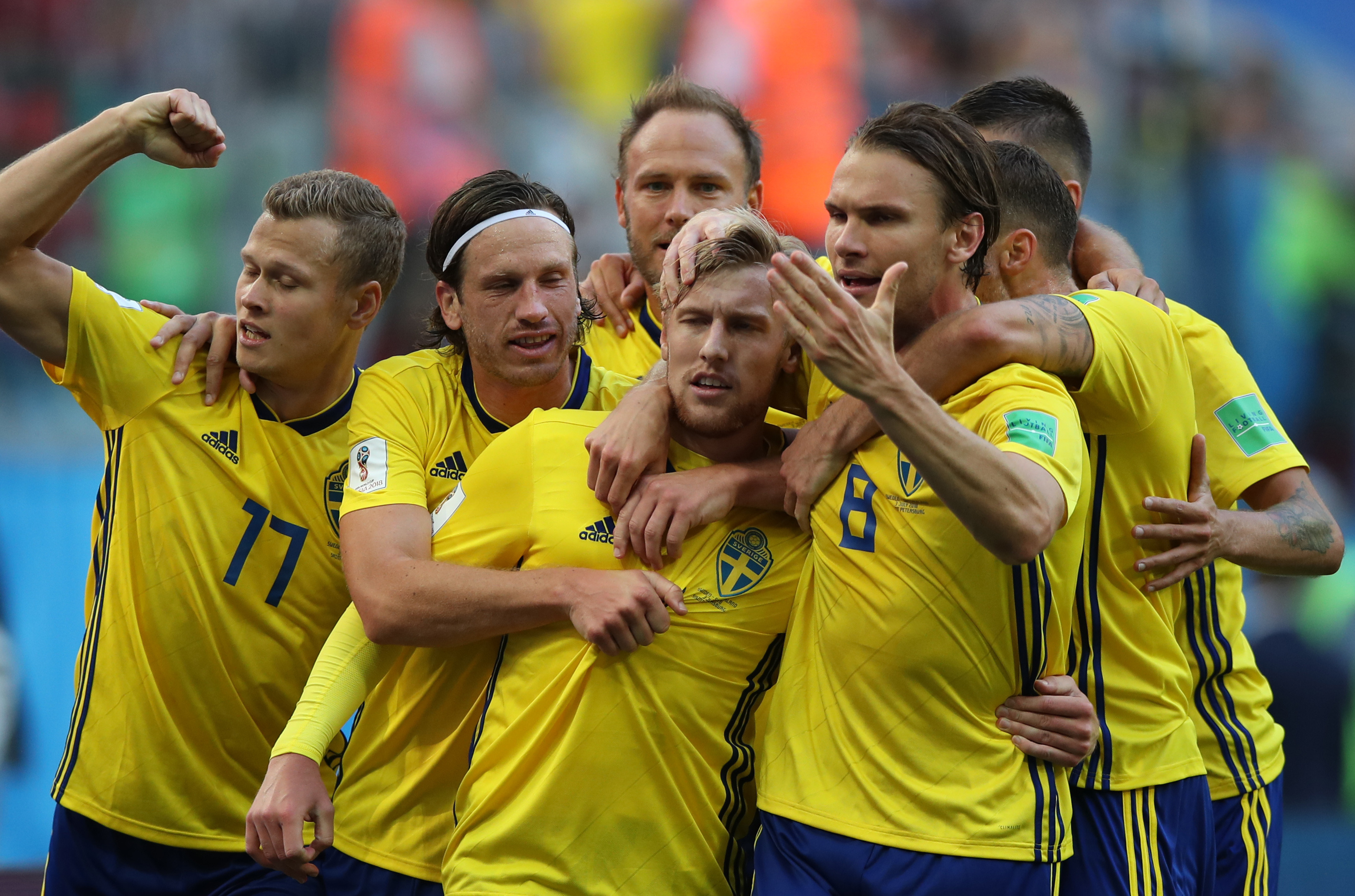 瑞典队在比赛中展现出强大实力,获得胜利 瑞典队在比赛中展现出强大实力,获得胜利