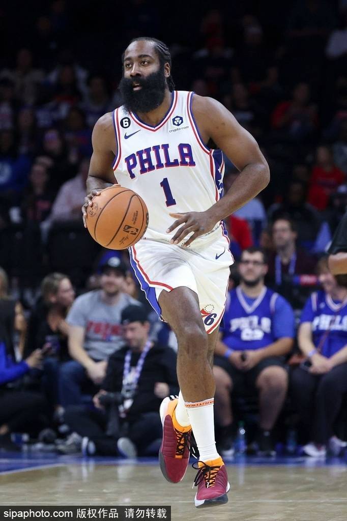 雄鹿双杀雷霆领跑东部 雄鹿双杀雷霆领跑东部