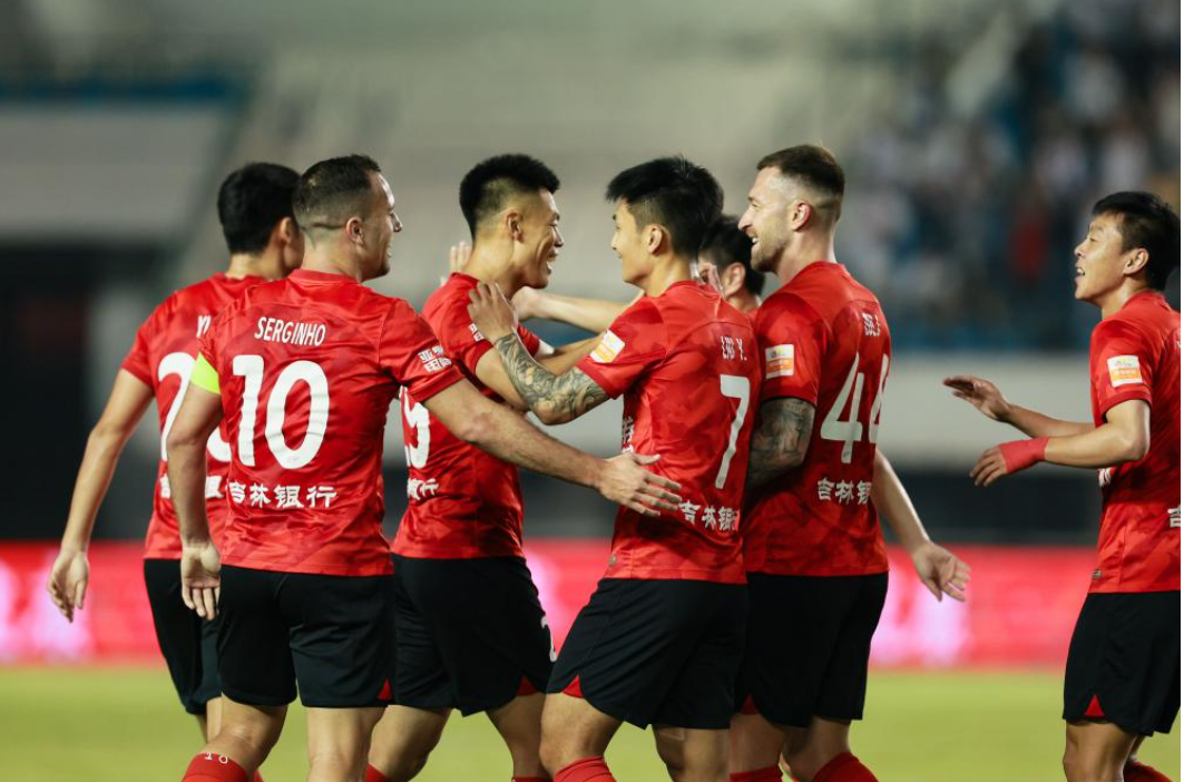 神秘球队新援惊艳亮相，引发热议