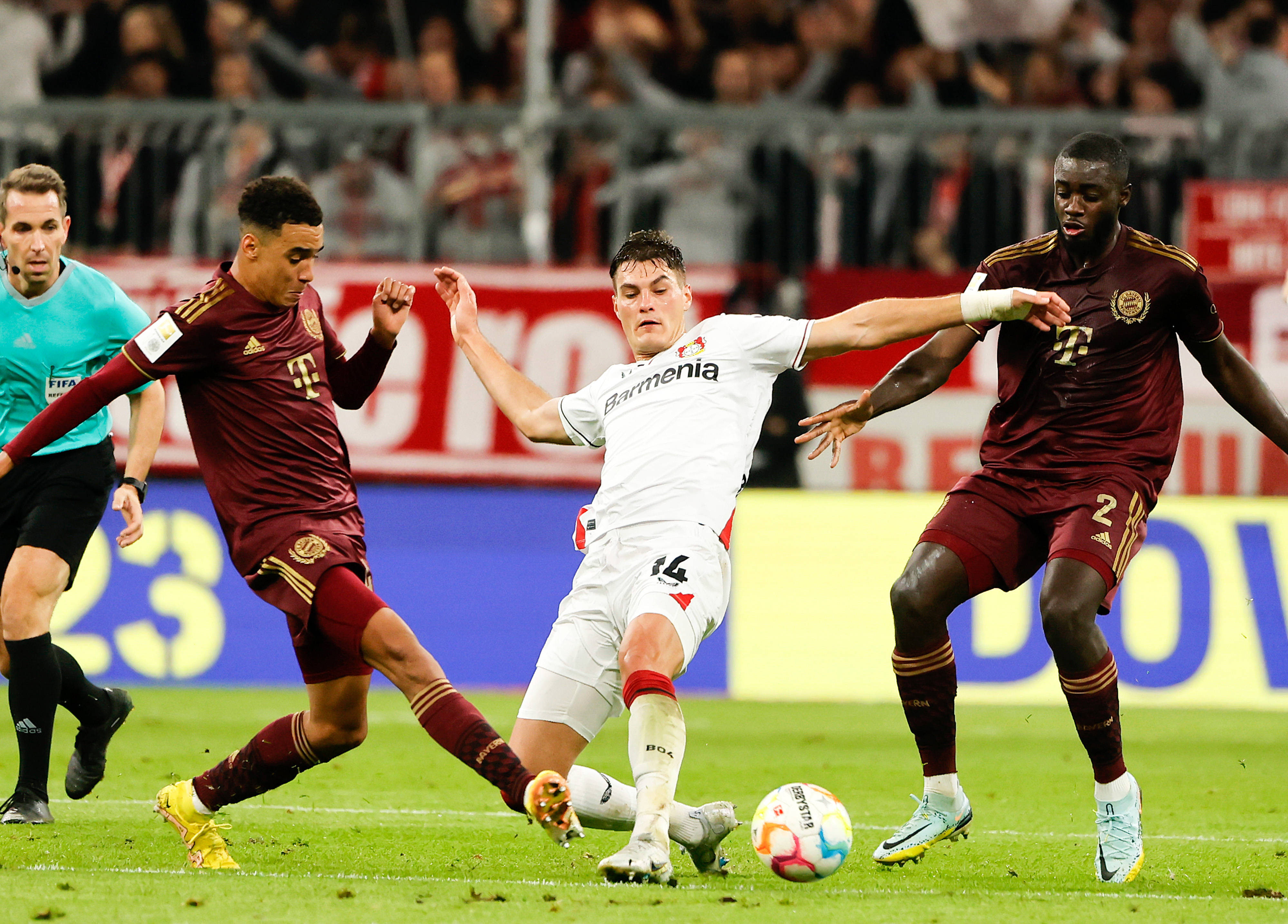 拜仁慕尼黑豪取胜利稳固领先